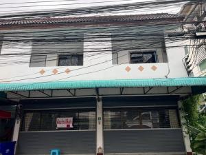 For RentTownhouseChiang Mai : For rent, 2-story building near Pratu Phai Lom, near CMU, Nimman, can trade or live.