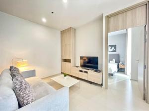 ให้เช่าคอนโดวิทยุ ชิดลม หลังสวน : For Rent Noble Ploenchit Near Bts Ploenchit