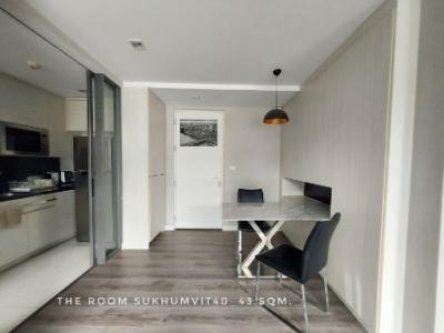 For SaleCondoSukhumvit, Asoke, Thonglor : Condo for sale, good condition, 1 bedroom, not hot, THE ROOM Sukhumvit 40, 43 sq m., good location, convenient travel, quiet, private.