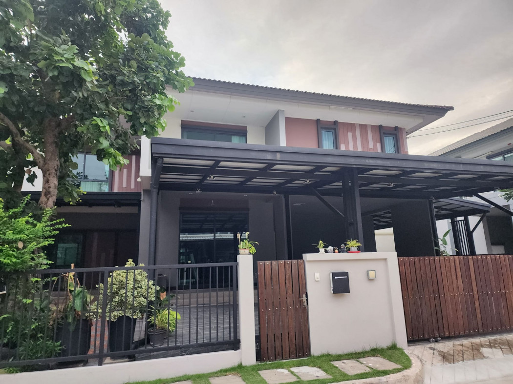 For SaleHouseBangna, Bearing, Lasalle : For sale: Baan Burasiri Wongwaen - On Nut (near several shopping centers) on an area of ​​94 sq m., 4 bedrooms, 4 bathrooms, 230 sq m., parking for 3 cars in the house.