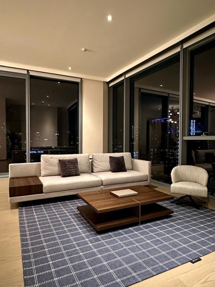 For SaleCondoWitthayu, Chidlom, Langsuan, Ploenchit : High Floor 2 Beds Unit for Sale!