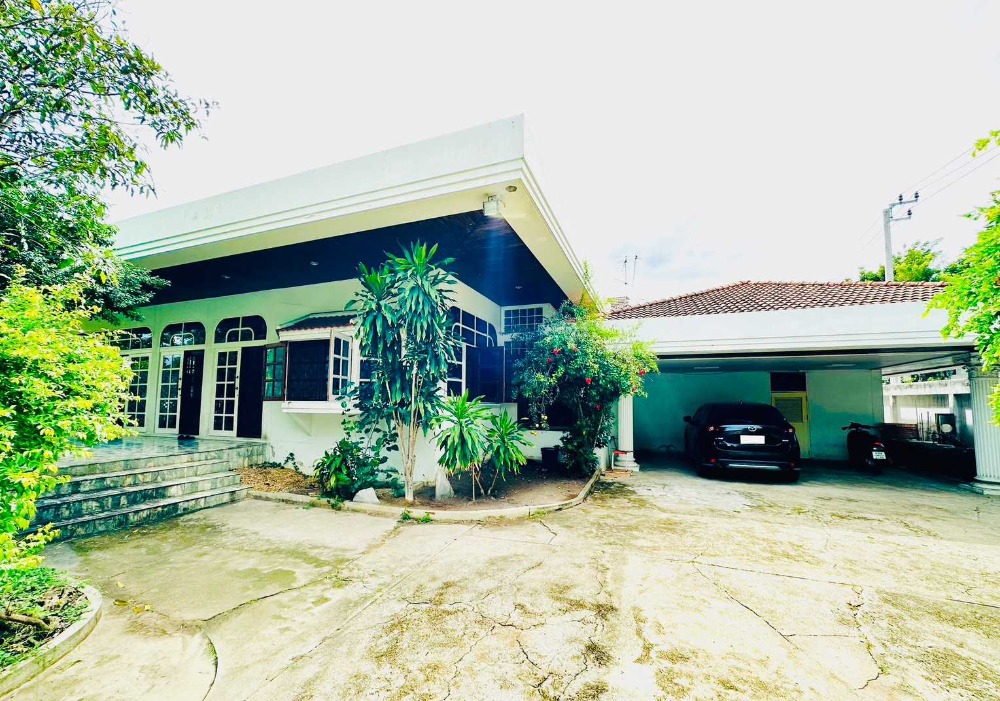 For SaleHousePattanakan, Srinakarin : L080091 Single house for sale Seri Villa Village Srinakarin Road, size 1 rai 64 square wah, 4 bedrooms, 4 bathrooms.