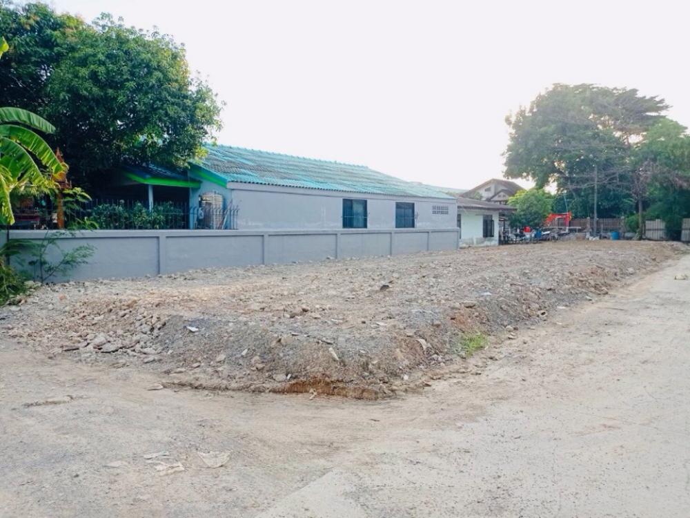 For SaleLandBangna, Bearing, Lasalle : The owner is selling it himself, free transfer!! Corner plot of land, Soi Thung Setthi 25