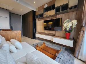 For RentCondoSukhumvit, Asoke, Thonglor : Fully Furnished 1 Bed Condo for Rent!