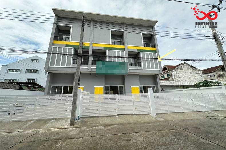 For SaleTownhouseChokchai 4, Ladprao 71, Ladprao 48, : 3-story townhome for sale, Soi Nakniwat 21, Intersection 2-3, Nakniwat Road.