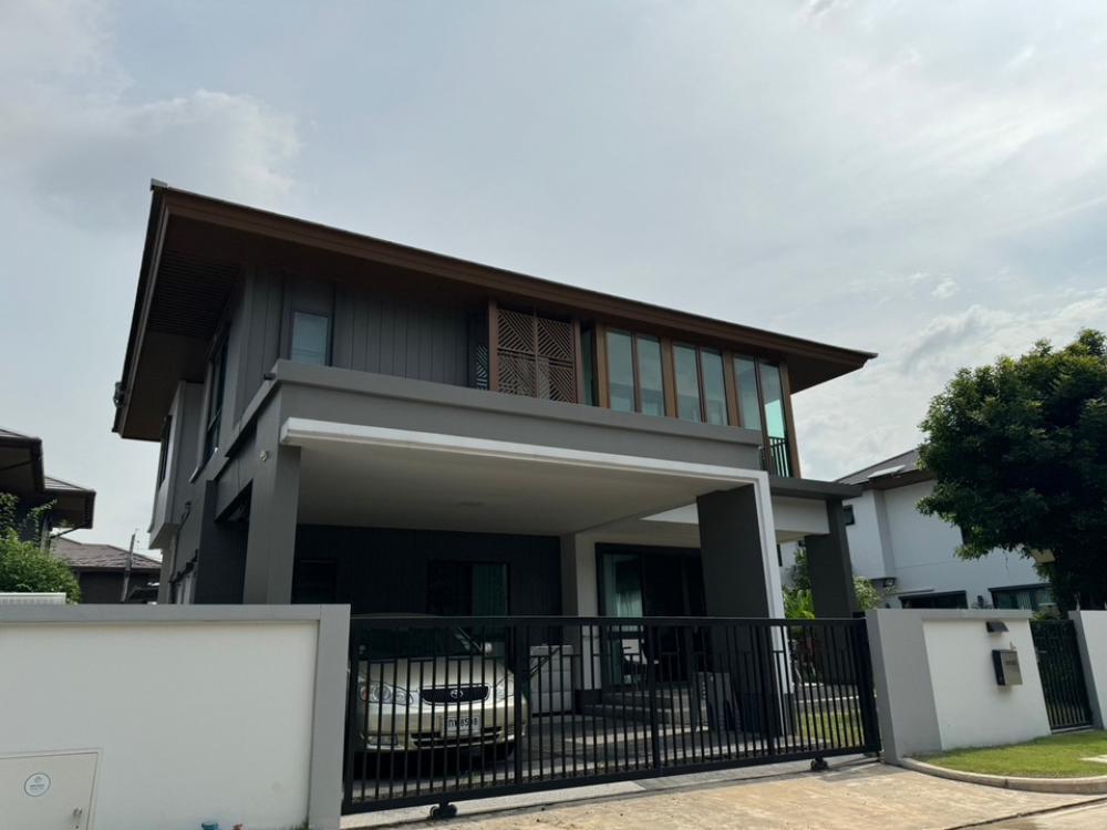 For RentHousePattanakan, Srinakarin : Luxury detached house for rent, 74 wa, 4 bedrooms, 5 bathrooms, air conditioning, fully furnished, Phatthanakan Road, Burasiri Phatthanakan Project, rent 200,000 baht per month.