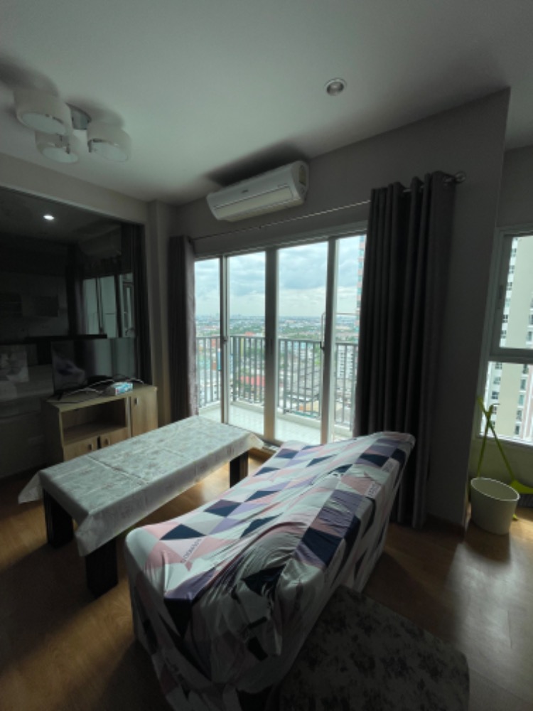 For RentCondoBang kae, Phetkasem : Room for rent, 35 square meters, swimming pool view, The Parkland Phetkasem Condo, next to Lak Song MRT.