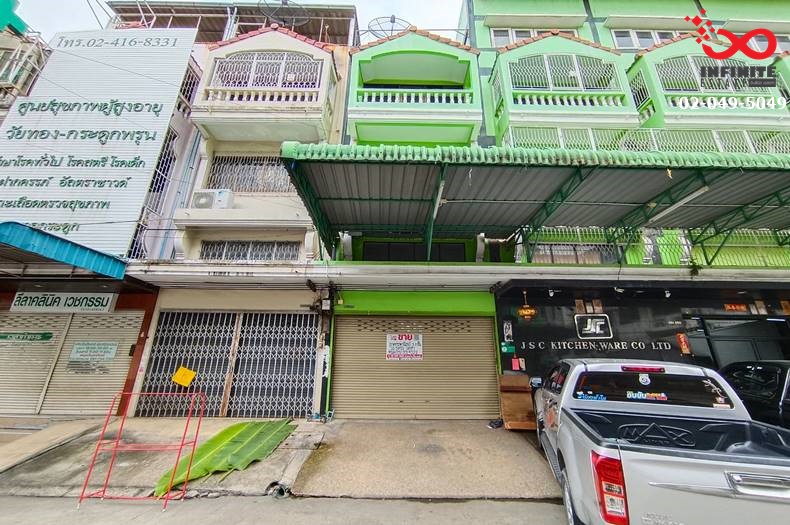 For SaleShophouseRama9, Petchburi, RCA : Commercial building for sale, 3.5 floors, Kanchanaphisek Road. D.K Village Soi