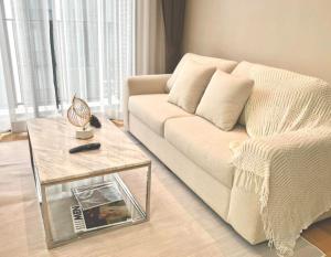 For RentCondoWitthayu, Chidlom, Langsuan, Ploenchit : Cozy Furnished 1 Bed Condo for Rent!