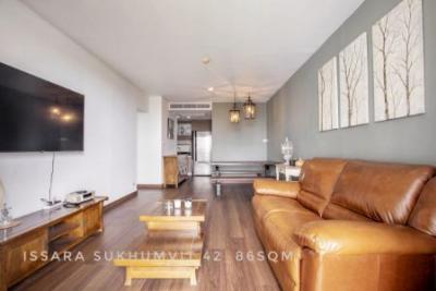 For SaleCondoSukhumvit, Asoke, Thonglor : Condo for sale, 2 bedrooms, with tenant, Issara@42 Sukhumvit Condominium, 86 sq m., good project, convenient travel, near Ekkamai, Sukhumvit and BTS.