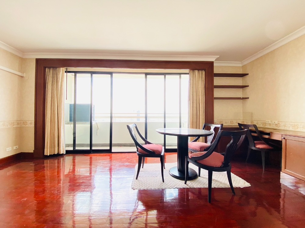 For SaleCondoKasetsart, Ratchayothin : Urgent sale!! Large Studio Condo, 48 sq m. Sailom Suite, Senanikhom, near BTS Sena, room in good condition.