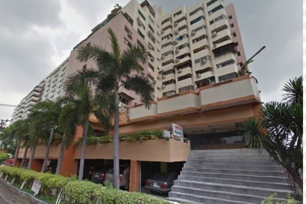 For SaleCondoRatchathewi,Phayathai : Cheap condo for sale, Family Complex, size 33.48 sq m., corner room, Soi Inthamara 29, Intersection 1, only 1.5 km from BTS Saphan Khwai, Dusit District, Bangkok.