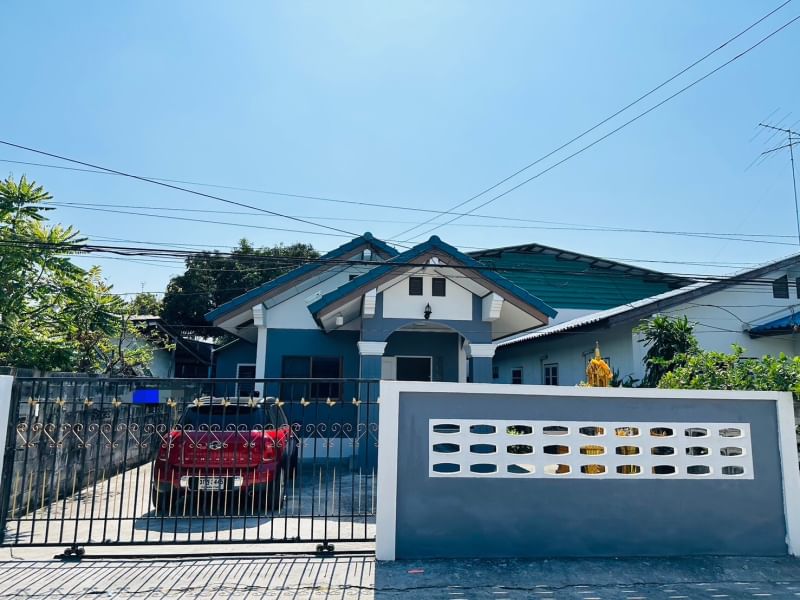 For SaleHousePattaya, Bangsaen, Chonburi : Open for reservation before anyone else. Single house, Bang Saen-Ang Sila. The whole house is being renovated. Price lower than appraisal