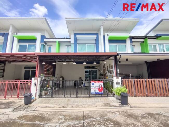 For SaleTownhouseVipawadee, Don Mueang, Lak Si : Rasa Grand Ville Phahonyothin 73, a large 2-story townhome with an area as large as 22.5 sq m, usable area equal to a single house. Near Don Mueang Airport, Royal Thai Army BTS Station and the Royal Thai Air Force.