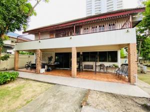 For RentHouseSukhumvit, Asoke, Thonglor : Single house for rent With land according to condition Area 334 square meters, Sukhumvit location, near BTS.