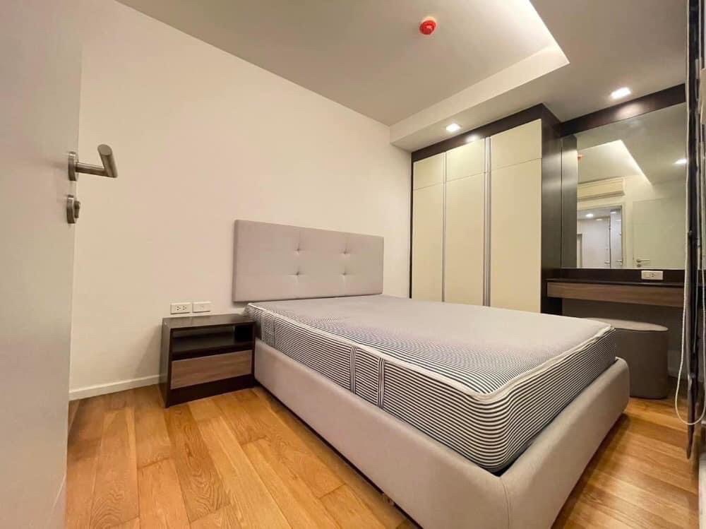 For RentCondoWitthayu, Chidlom, Langsuan, Ploenchit : ★ Focus Ploenchit ★ 34 sq m.,4th floor (1 bedroom, 1 bathroom), ★ near BTS Ploenchit ★ near Central Embassy ★ many amenities ★ Complete electrical appliances