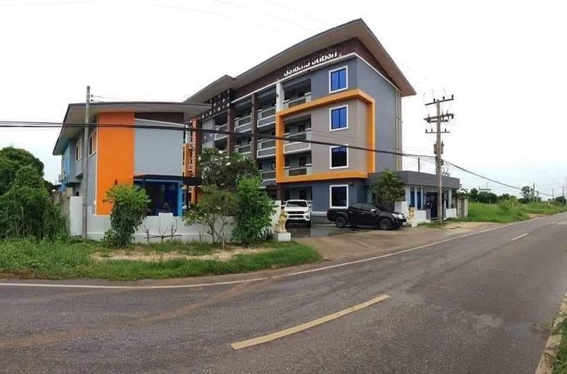 For SaleBusinesses for salePhitsanulok : Apartment for sale, good location, Phitsanulok, near Indochina intersection, very new, 3 years old, worth the investment. Return 8.5% per year