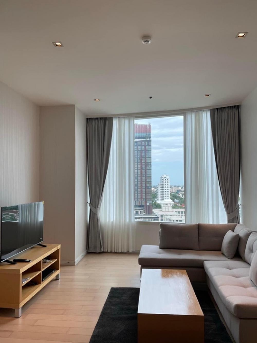 For RentCondoSukhumvit, Asoke, Thonglor : ❤️❤️ Condo for rent 8 Thonglor, available Dec 67, Eight Thonglor residence, located in front of Thonglor Soi 8, newly renovated for rent, 73 sq m, 2 bedrooms, 1 bathroom, on the 15th floor, fully furnished with new curtains, new sofa, new 55-inch smart TV