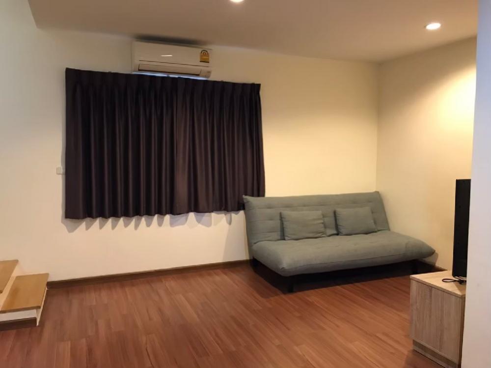 For SaleTownhousePattanakan, Srinakarin : Selling for 7.2 m  Parking for 2-3 cars, 
177 sq m, 38 wa.3 floors, corner house
village city พัฒนาการ 38 

interested, contact 0938553451
Line,
 WhatsApp