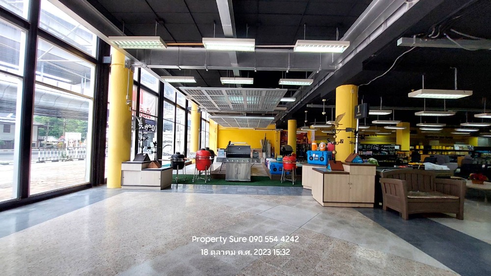 For RentShowroomRama5, Ratchapruek, Bangkruai : Space for rent Showroom/office, 2 floors, total area 5,000 sq m, parking for 100 cars, next to the Purple Line MRT station. Near Khaerai intersection Suitable for a shopping mall. Car showroom, office, shop, store