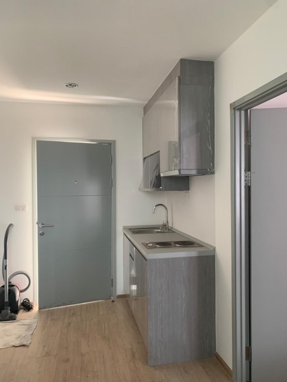 For RentCondoThaphra, Talat Phlu, Wutthakat : Condo for rent, Ideo Wutthakat, room size approximately 30-32 sq m, 11,000 baht, call 09-3291-5666. The room has never been rented out, new, clean.