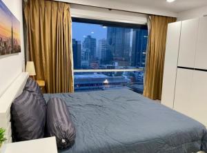 For RentCondoNana, North Nana,Sukhumvit13, Soi Nana : ★ Sukhumvit Suite Sukhumvit 13 ★ 39 sq m., 15th floor (studio), ★ near BTS Nana ★ near Terminal 21, Robinson Sukhumvit ★ many amenities ★ Complete electrical appliances