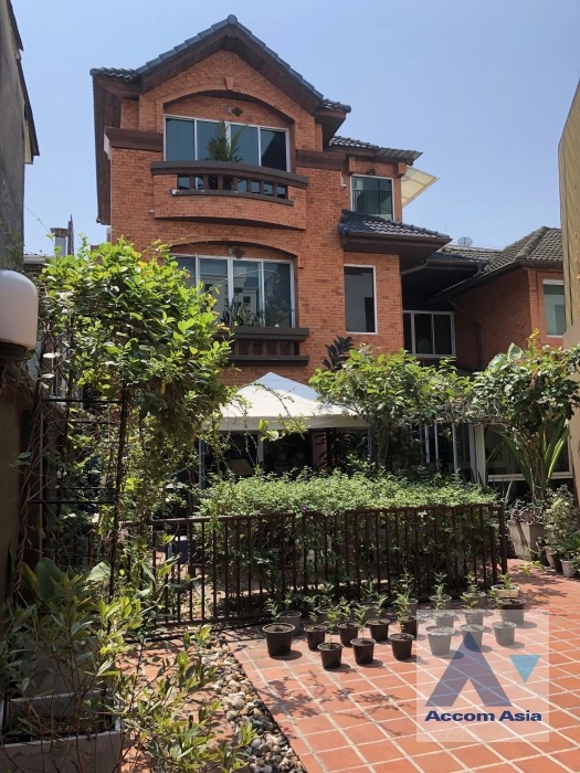 For RentHouseOnnut, Udomsuk : 4 Bedrooms House for Rent in Sukhumvit, Bangkok near BTS Phra khanong (AA39609)