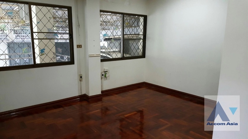 For RentHouseSukhumvit, Asoke, Thonglor : House for Rent in Sukhumvit, Bangkok near BTS Phra khanong (AA40592)