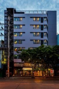 For SaleBusinesses for saleSiam Paragon ,Chulalongkorn,Samyan : Semi-service hotel for sale, 8-story apartment, 20 rooms, with office for rent, near MRT Hua Lamphong, 400 meters, near Chamchuri Square, Chulalongkorn University, Siam Paragon, Yaowarat, Samyan Mitrtown.