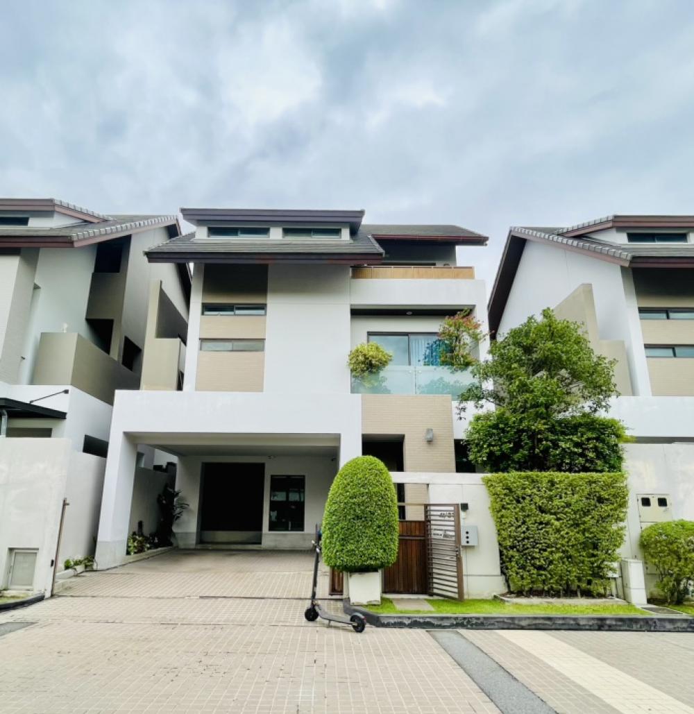 For SaleHouseYothinpattana,CDC : 3-storey detached house, built throughout the house: 3-storey detached house, private area, in front of the garden, near the swimming pool club, Private Nirvana Residence Village (Private Nirvana Residence, Soi Yothin Phatthana CDC), ready to help with lo