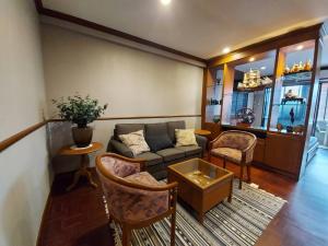 For SaleCondoSriracha Laem Chabang Ban Bueng : Condo for sale *(sea view) in the heart of Sriracha city Next to Sukhumvit Road Laemthong Condotel (Laemthong Service Apartment) Sriracha, area 44 sq m, Fully Furnished *Just finished renovating.