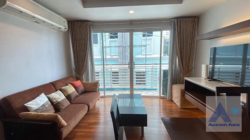 ขายคอนโดสุขุมวิท อโศก ทองหล่อ : 2 Bedrooms Condominium for Sale in Sukhumvit, Bangkok near BTS Ekkamai at Avenue 61 (AA40611)