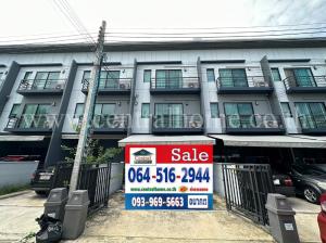 For SaleTownhouseLadkrabang, Suwannaphum Airport : 3-story townhome, Baan Klang Muang Rama 9 - On Nut, built-in throughout, cheap price.