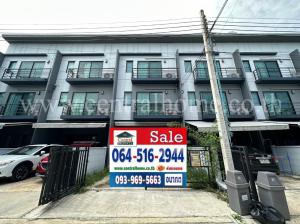 For SaleTownhouseLadkrabang, Suwannaphum Airport : 3-story townhome, Baan Klang Muang Rama 9 - On Nut, cheap price.