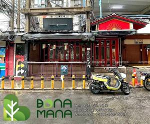 For RentRetailSilom, Saladaeng, Bangrak : Commercial space for rent, good location, Silom, the late at night the busier, crowded with tourists