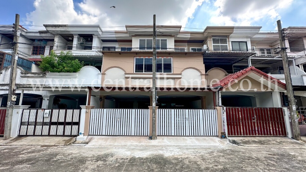 For SaleTownhouseRattanathibet, Sanambinna : 3-story townhome, Soi Tiwanon 44/7, newly renovated, ready to move in, 2 rooms, smashed through next to each other.