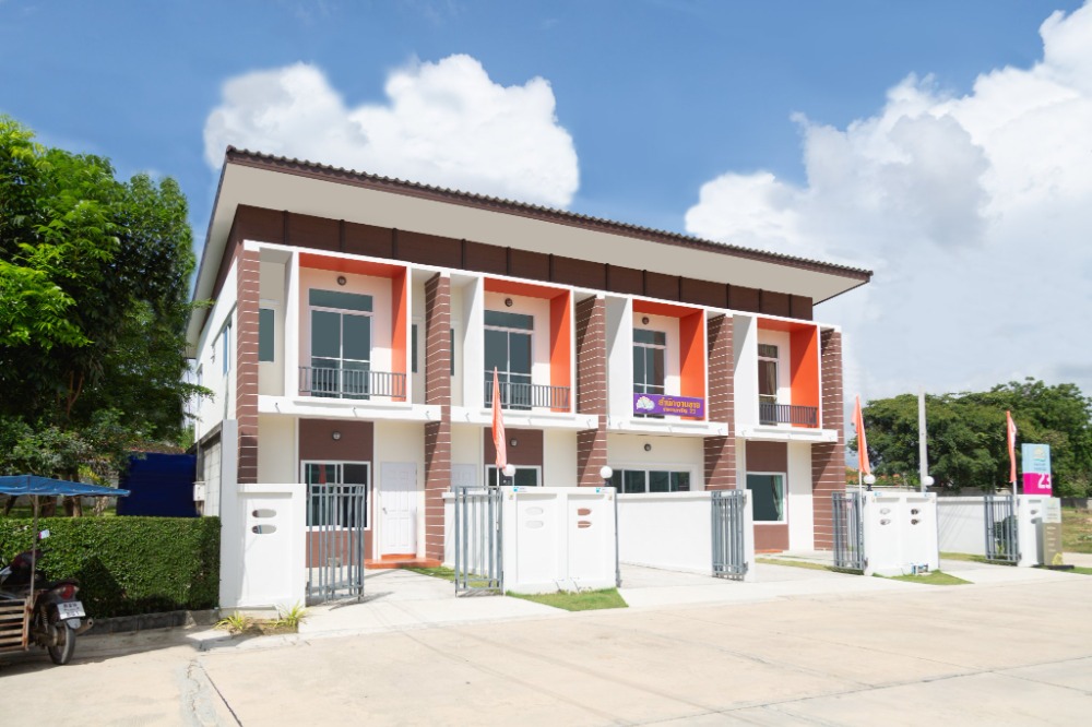 For SaleTownhouseRayong : 2-story townhouse near Phala Beach 600 m. Only 1.39 liters. Plus a Wave 110i motorcycle.