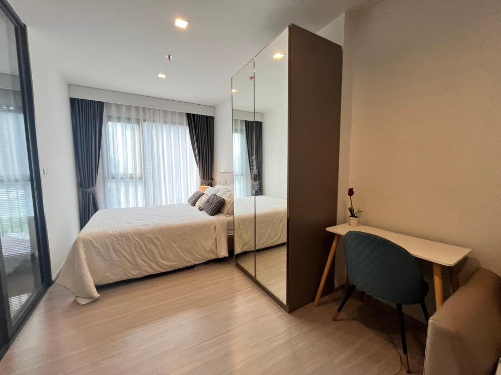 For RentCondoRama9, Petchburi, RCA : @Life Asoke Hype:26 sqm., 9thfloor, city view,The circle running garden ,Athletic sky atrium, L-shape sky pool ,Super great location. MRT rama9 - 300m.