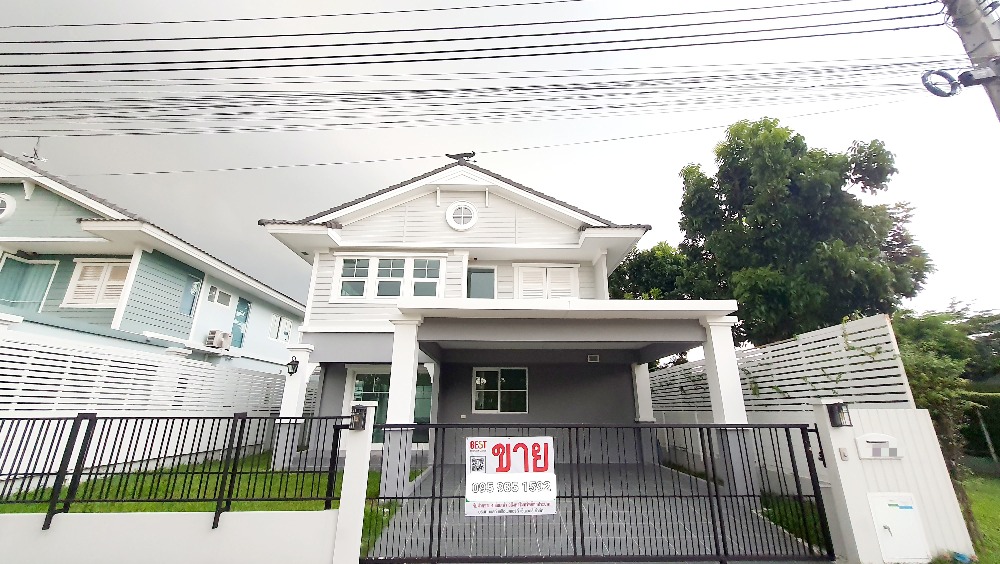 For SaleHouseSamut Prakan,Samrong : Single house for sale, Chaiyaphruek Srinakarin project, 3 bedrooms, cheap price with huge public garden in front. corner unit.