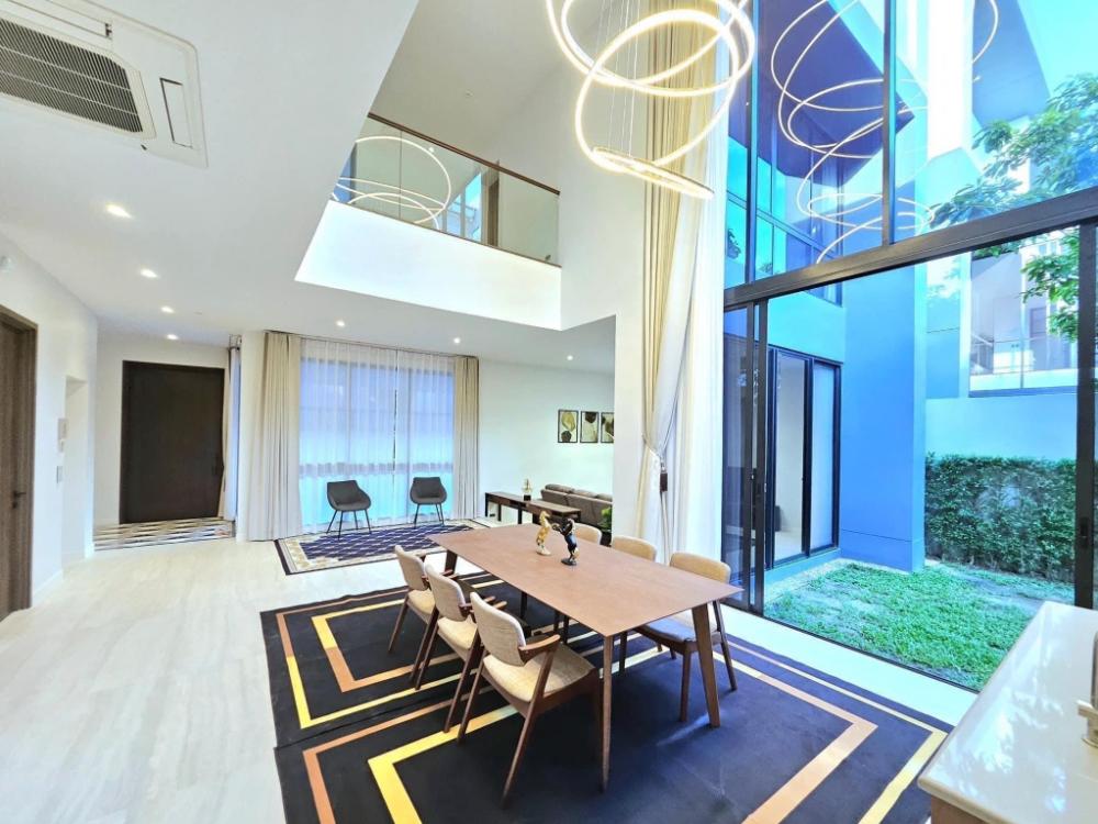 For RentHousePattanakan, Srinakarin : For rent: 3-storey detached luxury house, Bugaan Krungthep Kreetha, complete with furniture and electrical appliances. Ready to move in, call 0647944263