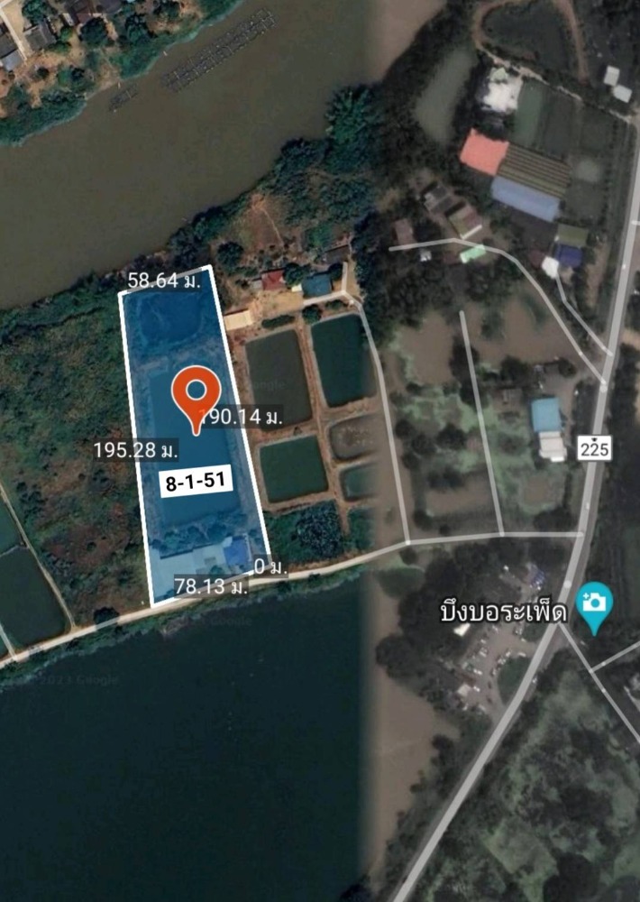 For SaleHouseNakhon Sawan : Urgent sale: land with a 2-story detached house, land next to the river, area 8 rai 151 square wah, usable area of the house approximately 370 square meters.