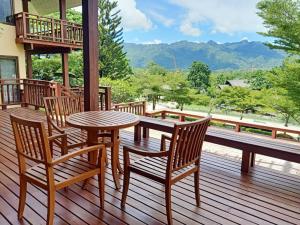 For SaleHousePak Chong KhaoYai : Khao Yai vacation home for sale House on a hill, very beautiful mountain view, area 1 rai, Phaya Yen, Kut Kla Phan Suek Convenient to go to Thanarat route. Near Khao Yai Park, Pak Chong, beautiful mountain view.