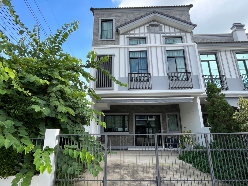 For RentTownhouseBangna, Bearing, Lasalle : Indy 5 Bangna Km.7 : Indy 5 Bangna Km.7 #Behind Mega Bangna🔥🔥 #Next to Soi Ratchawinit Bang Kaeo Location : https://maps.app.goo.gl/rPqLuJfBA5vra8n67 . #Details ☘️ 2-story luxury townhome ☘️ 3 bedrooms, 3 bathrooms 🐶 Can raise dogs and cats 🐶