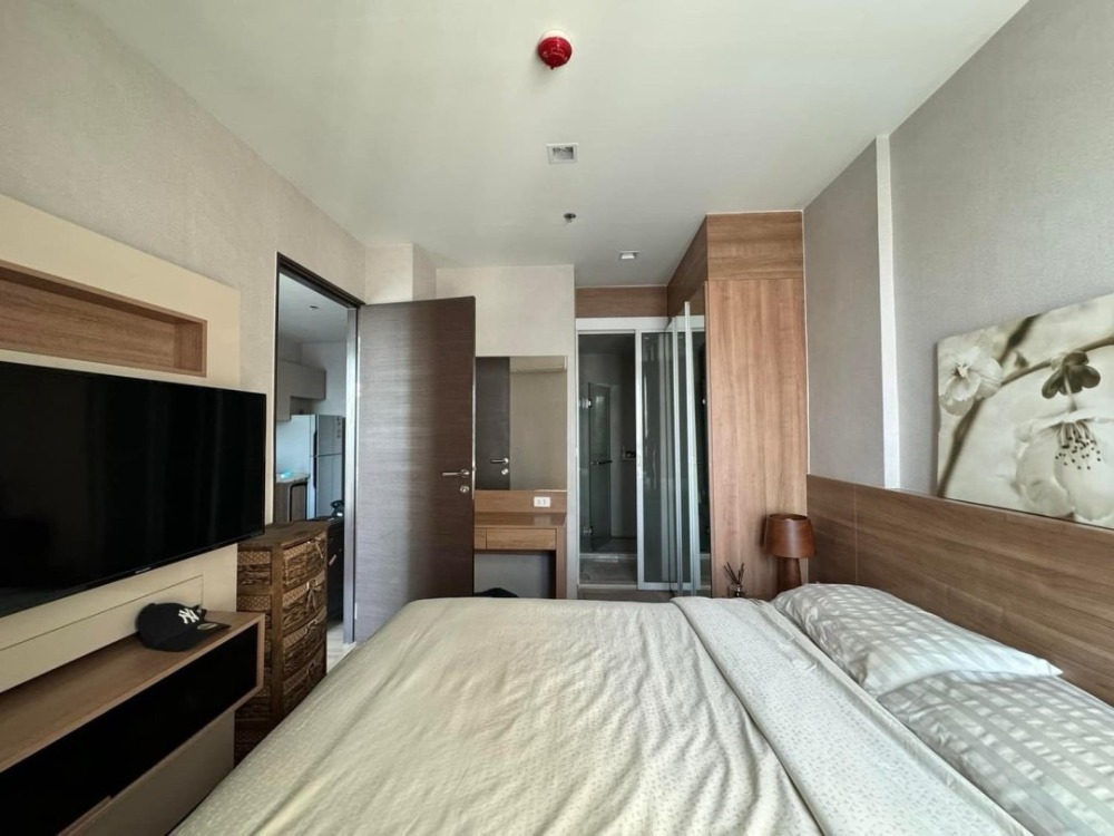 For RentCondoSathorn, Narathiwat : Rhythm Sathorn: 35 sq m, 27th floor (1 bedroom, 1 bathroom, 1 living room) ★ Close to BTS Saphan Taksin and Taksin Pier ★ With furniture and appliances★ Unblocked view ★