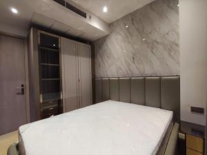 For RentCondoSukhumvit, Asoke, Thonglor : Ashton Asoke: 1 bedroom 32 sqm., 23th floor, picturesque city view, gorgeous furniture, jacuzzi ,Super great location. Walkable to Terminal 21