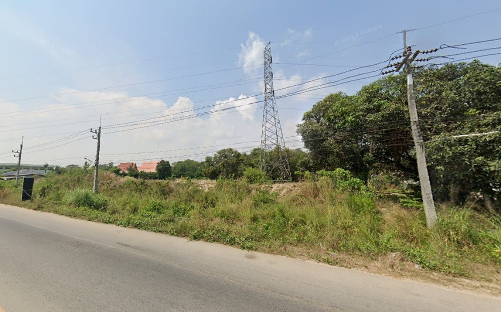 For SaleLandRayong : Empty land for sale, 10 rai, next to Nong Taphan-Mabkha Road, Rayong.