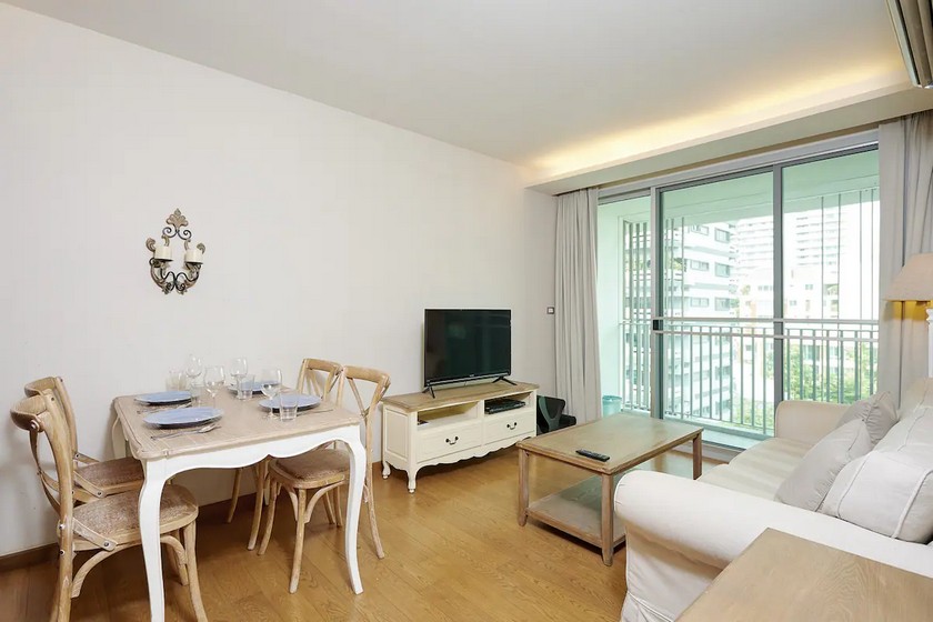 For RentCondoSukhumvit, Asoke, Thonglor : Via 31 Comfy & Quiet 2-Bedroom Condo for Lease