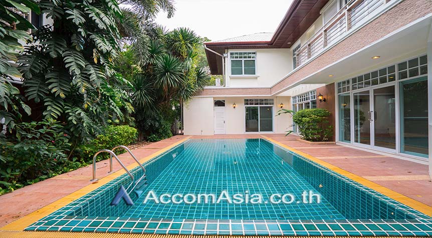 ให้เช่าบ้านสาทร นราธิวาส : Pet-friendly | 4 Bedrooms House for Rent in Sathorn, Bangkok near BTS Chong Nonsi at Privacy House in Compound (50066)