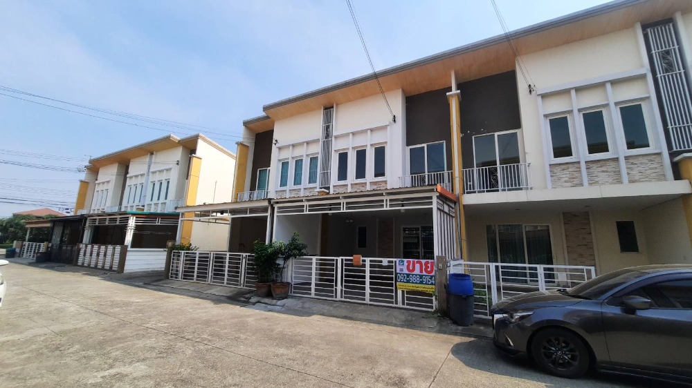 For SaleTownhouseMahachai Samut Sakhon : Townhome for sale, Golden Town Rama 2-Panthai, area 21.2 sq m., newly decorated, 4 bedrooms, ready to move in.