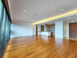 For RentCondoWitthayu, Chidlom, Langsuan, Ploenchit : Hight Floor, 3 Beds Condo for Rent Facing Sport Club!